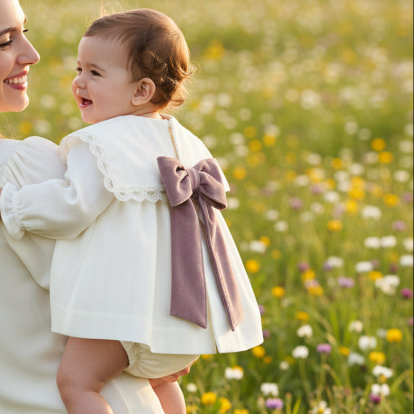 Vestido com Tapa Fraldas e Touca