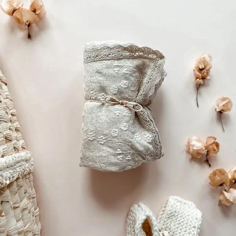 Manta de Linho Bordada Floral