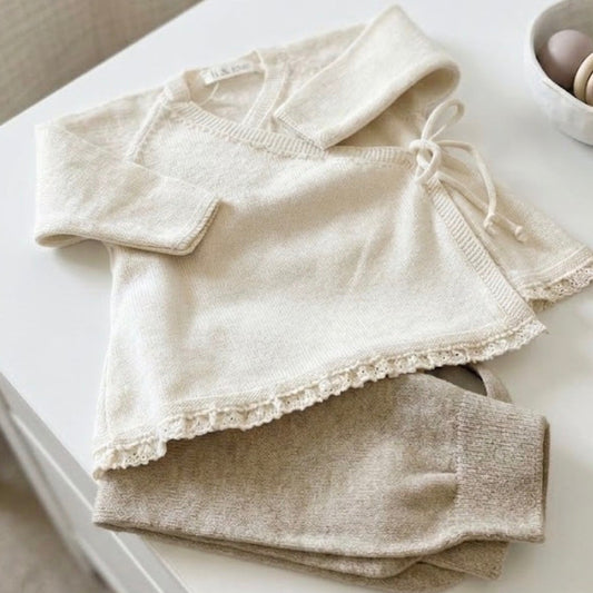 Camisola Trespasse com Detalhe em Renda cream  + Calças em Tostado