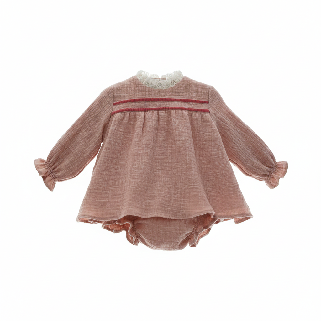 Conjunto rosa com fundo branco
