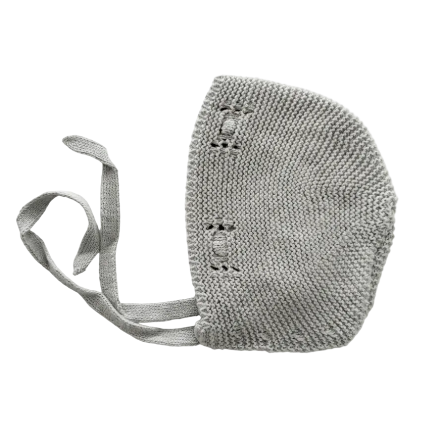 Touca de bebé em tricot.
