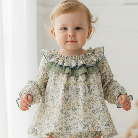 Vestido com a gola mais ajustada ao pescoço